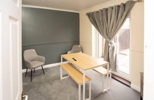 Mansfield House | Sherwood Pines - Big Garden!