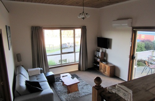 Latrobe Apartment | Sherwood View Accommodation