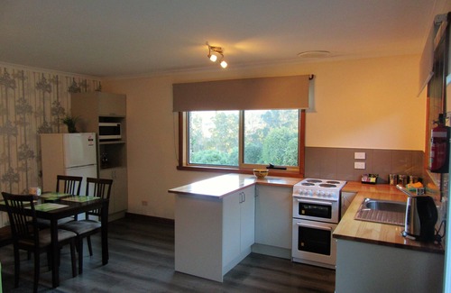 Latrobe Apartment | Sherwood View Accommodation