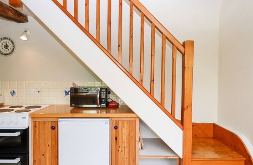 Hemyock Cottage | SHILLINGS COTTAGE, pet friendly, with pool in Hemyock