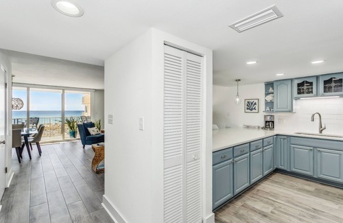 Pensacola Beach Condo | Shine Bright at Starboard Light! Stunning condo located next to the water!