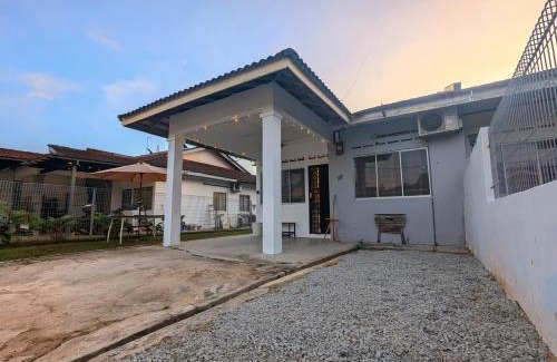 Taman Kota Masai House | Shines GuestHouse 3Br with Outdoor Chilling