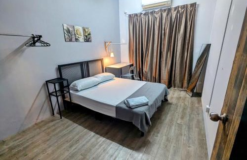 Taman Kota Masai House | Shines GuestHouse 3Br with Outdoor Chilling