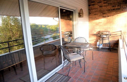 West Des Moines Condo | Shining 2-bedroom Long Term Condo with Office in West Des Moines