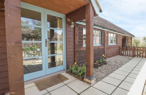 Yeovil House | SHIPPON BARN, pet friendly, with a garden in Yeovil, Somerset