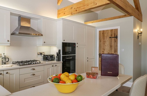 Ruswarp Cottage | SHIPSWHEEL COTTAGE AT BROADINGS FARM, pet friendly in Whitby