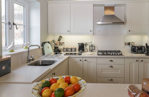 Ruswarp Cottage | SHIPSWHEEL COTTAGE AT BROADINGS FARM, pet friendly in Whitby