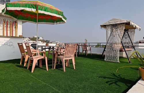 Lake Swaroop Sagar House | Shiv Villa Homestay near lake pichola