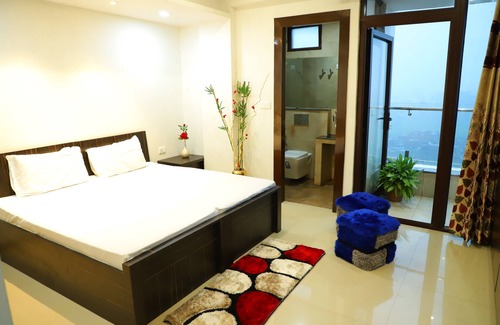 Rishikesh Apartment | Shivoham Yoga Retreat - Spacious and Fully Equipped Apartment in Tranquil Area