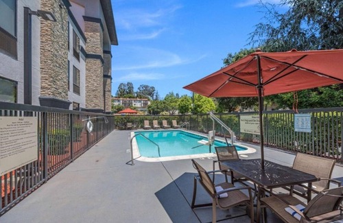 Hayward House | Shops and fun near Oakland Airport