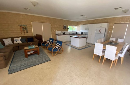 Ledge Point House | Shore 2 please Holiday Home