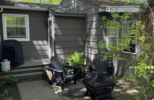 Ashtabula Apartment | Shore Cliff Cottages Unit 5