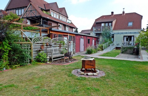 Elsfleth Apartment | Shore deck 1 90sqm² with garden. Important: 2 children up to 3 years free