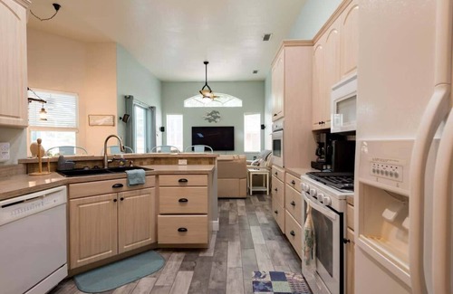 Spring Hill House | "Shore Fun, Bare Feet Retreat"