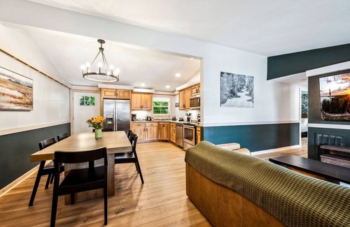 Fish Creek House | Shore Suite | Downtown Fish Creek ~ Dog-friendly