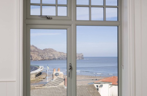 Sandsend Cottage | SHORE VIEW, family friendly, with a garden in Sandsend