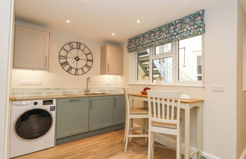 Weymouth House | SHORE VIEW, pet friendly, country holiday cottage in Weymouth