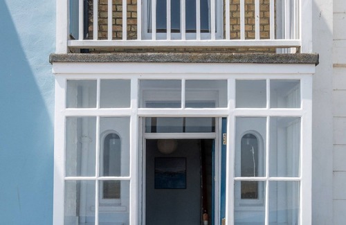 Aldeburgh Cottage | Shore View - sleeps 7 guests in 4 bedrooms