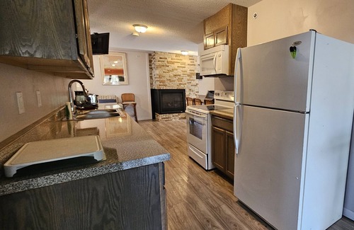 Confluence House | Shoreline Estates - Entire Home