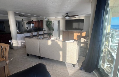 Daytona Beach Shores Condo | Shores Club #407-Owner Managed-Large Pool-Beach ramp-Available weekly 12/20-1/10