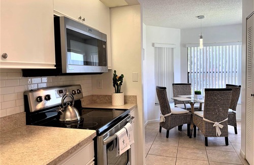 South Bradenton Condo | Shorewalk Sunny Bella Rosa- 2 heated Jacuzzis & pools near IMG/beaches