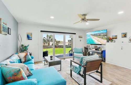 Jacksonville Beach Villa | Short Board on Jax Beach