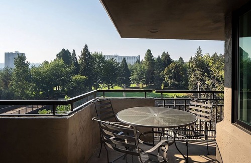 Riverside House | Short Drive to Bing Crosby Theater! 2 Modern Units, Pet-Friendly