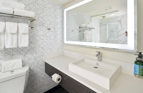 Riverside Hotel | Short Drive to Spokane Convention Center! 3 Modern Units, Pet-Friendly