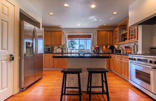 South Seattle House | Short Drive to Stadiums - Large 4 Bedroom House