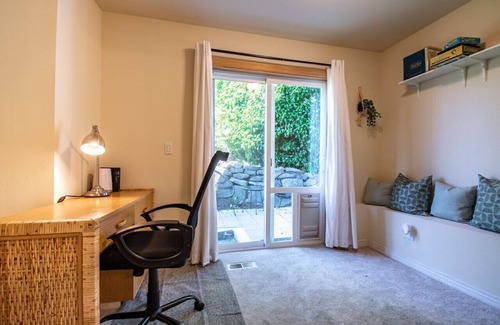 South Seattle House | Short Drive to Stadiums - Large 4 Bedroom House