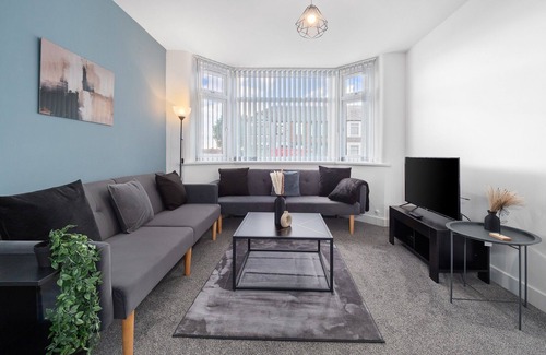 Coventry House | Short/Long Stay 3-bed Cov Centre Modern & Spacious