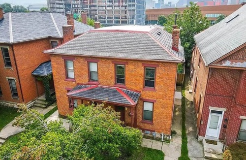 Italian Village House | Short North - Free Parking - King Bed - Convention