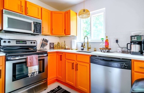 Italian Village House | Short North - Parking Free - Convention - King Bed