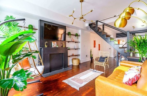 Italian Village House | Short North - Parking Free - Convention - King Bed