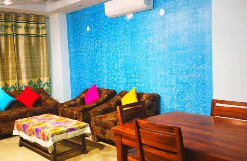 Saket Apartment | SHORT STAY 3BHK Serviced Apartment (LIFT+Kitchen+3 nights min stay) E Block Saket
