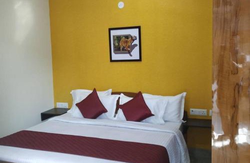 Saket Apartment | SHORT STAY 3BHK Serviced Apartment (LIFT+Kitchen+3 nights min stay) E Block Saket