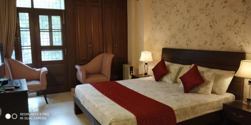 Green Park Apartment | Short Stay Luxury separate 3BHK in green park near metro with lift MINIMUM 3 NIGHTS