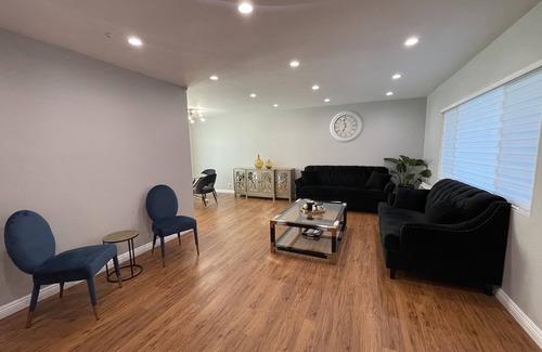 Downtown Condo | Short-Term Glendale Condo For Rent
