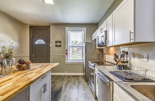 St. Louis Apartment | Short-term rental/Furnished private 1BR unit/Near Hospitals & major attractions