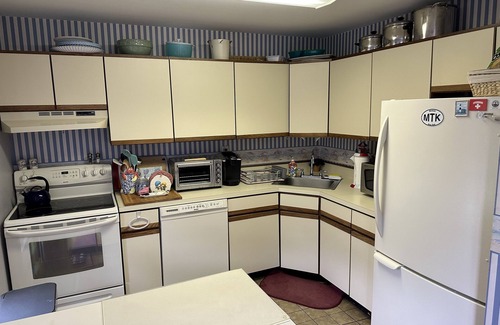 Montauk House | Short walk away from Ditch Plains Beach! Spacious cozy Montauk Beach House