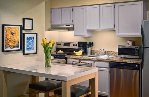 Middleburg Heights Hotel | Short Walk to Lake to Lake Western Trail Head! 4 Spacious Units W/Full Kitchen