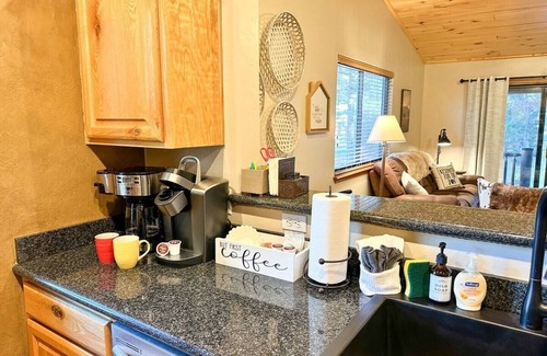 Show Low Cabin | Show Low Cottage Hideaway-Cozy Cabin w/Fireplace