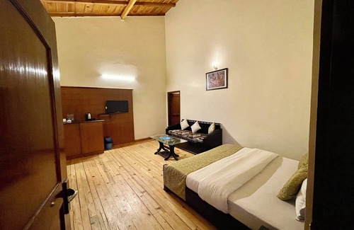 Mukteshwar Resort | Shri Shail Inn