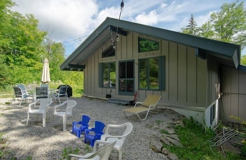 Stratton Mountain House | Shuttle or walk to village and lifts! The Powder Haus Chalet!