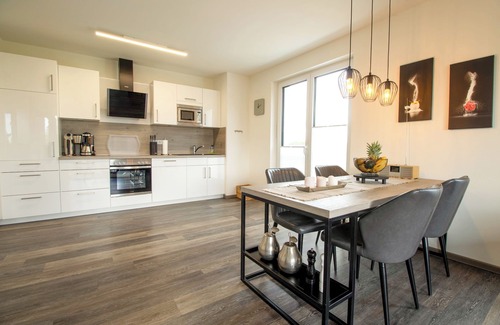 Fedderwardersiel Apartment | Sielhuus 11 Ferienwohnung mit Dachterrasse und Infrarotsauna und Kamin für bis zu 4 Personen in Fedderwardersiel!