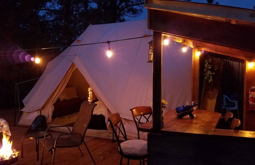 Hot Springs RV Rental | Sibley Bell Tent 2 @EvansCliff, Hot Tub! Beautiful Canyon High-rise deck