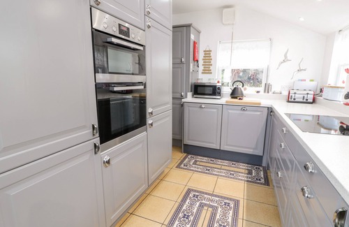 Harlech Cottage | SIBRWD Y MOR, pet friendly, character holiday cottage in Harlech