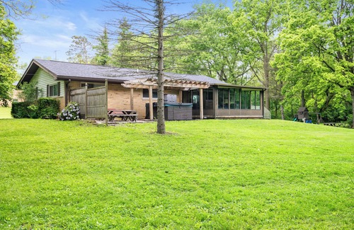 Muncie House | Side B Private Entry Sleeps 6 Kayaks Firepit River Access