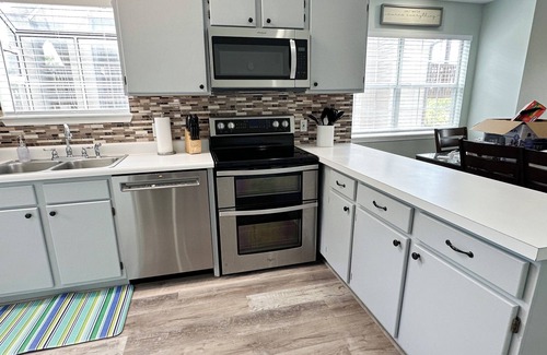 Reeds Spring Condo | Side by Side Condos Walk-in Lake View Top Floor Next to SDC
