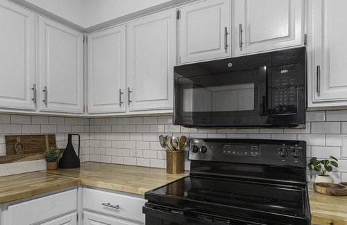 Forest Hills Condo | Side by side duplex w/ private driveway, yard and easy access to everything